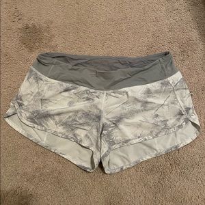 Lululemon Speed Up 2.5” shorts